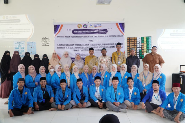 Mahasiswa Universitas Pamulang (UNPAM) dari Program Studi Manajemen Pendidikan Islam melaksanakan kegiatan Pengabdian Kepada Masyarakat (PKM) di Ma’had Al-Qonitin Alia Islamic School Tangerang. Sumber Foto : Pribadi/Lutfi Ashyari