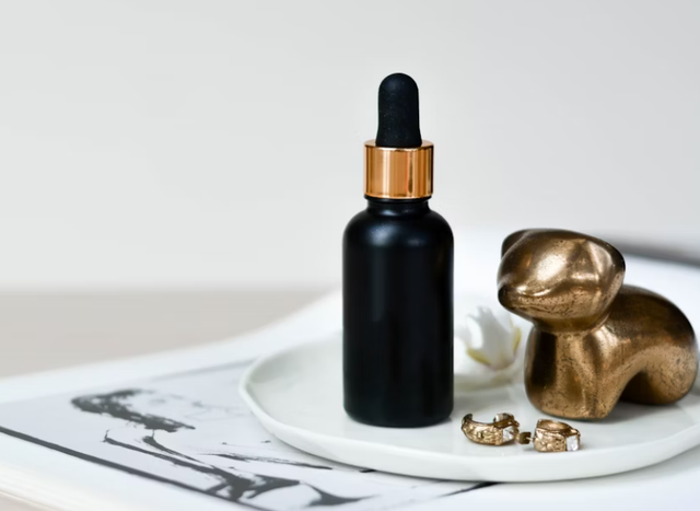 Ilustrasi manfaat hanasui whitening gold serum. Sumber: Unsplash/Content Pixie