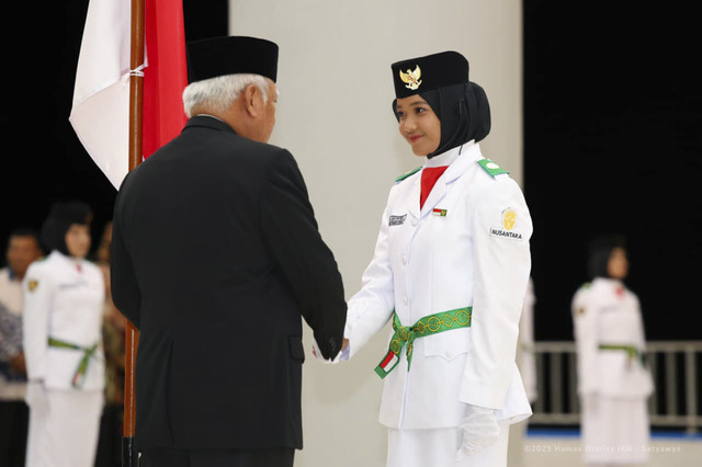 Kepala Otorita IKN Basuki Hadimuljono mengukuhkan 38 anggota Paskibraka yang akan bertugas di IKN. Foto: Dok. Humas Otorita IKN