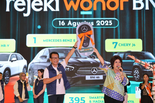 BNI resmi membagikan hadiah kepada para pemenang tahap pertama program undian Rejeki wondr BNI di sela acara BNI wondrX 2025 di ICE BSD, Tangerang. Foto: dok. BNI