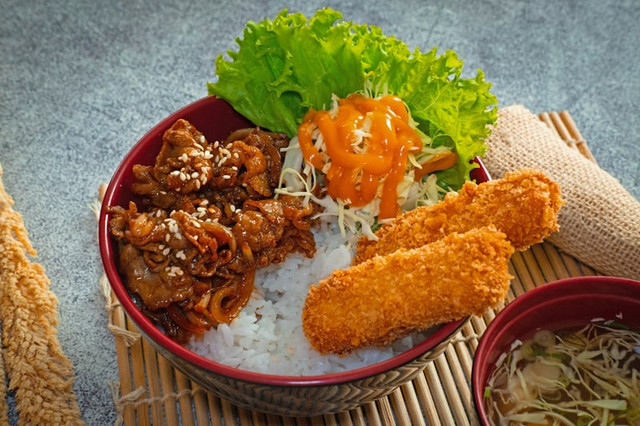 Promo Hokben 17 Agustus 2025. Foto hanyalah ilustrasi bukan menu sebenarnya. Sumber: Unsplash/ R Erisa
