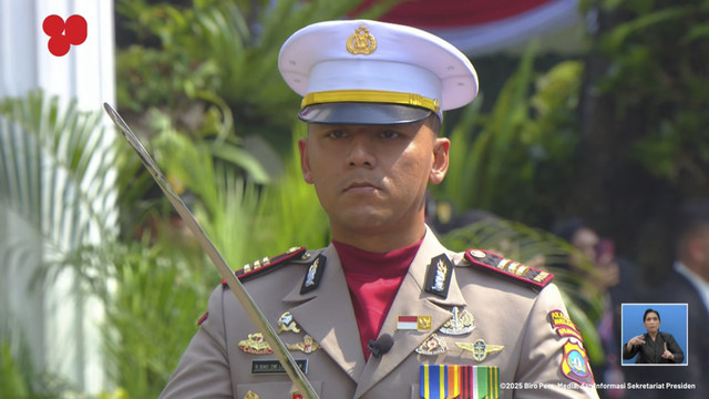AKP Raden Bimo Dwi Lambang menjadi Komandan Kompi Paskibraka upacara peringatan HUT ke-80 RI di Istana Merdeka, Jakarta, Minggu (17/8/2025). Foto: YouTube/ Sekretariat Presiden