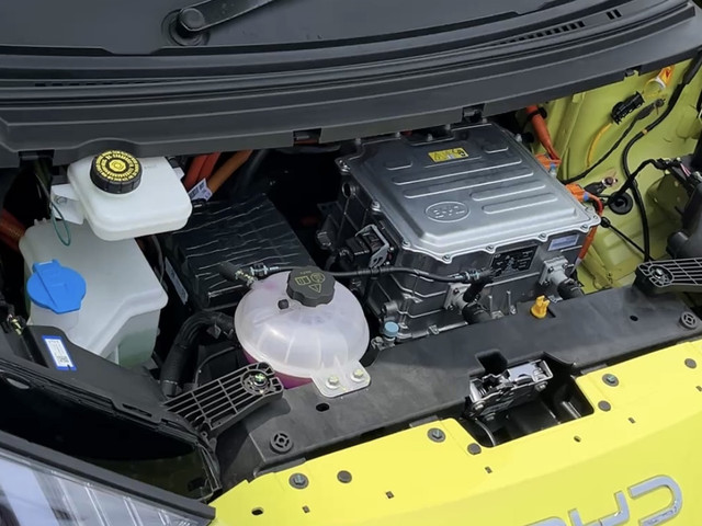 Ruang mesin BYD Atto 1. Foto: Syahrul Ghiffari/kumparan