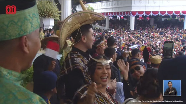 Zita Anjani dan Verrell Bramasta berjoget Tabola Bale saat meriahkan HUT ke-80 RI di Istana Merdeka, Minggu (17/8/2025). Foto: YouTube/ Sekretariat Presiden