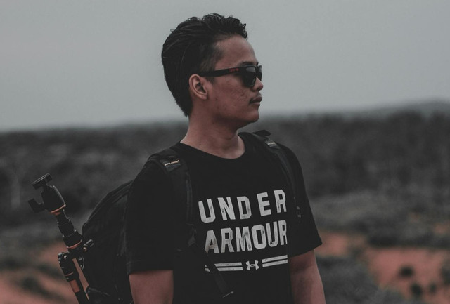 ilustrasi ciri kaos under armour original - Pexels/Nur Andi Ravsanjani Gusma