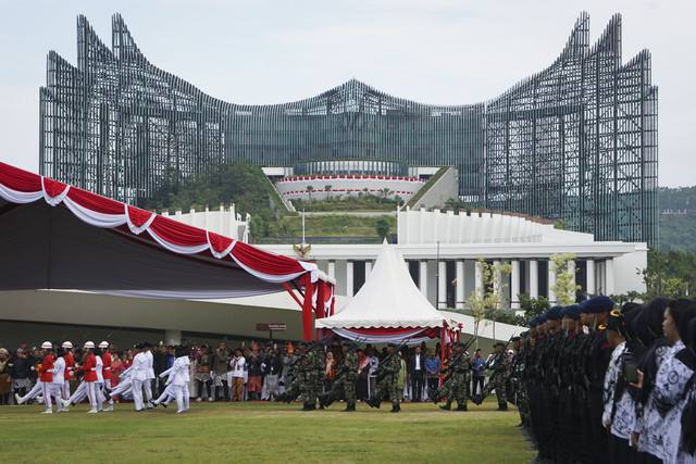 Anggota Paskibraka berjalan dalam barisan saat Upacara Peringatan HUT Kemerdekaan ke-80 Republik Indonesia di Lapangan Plaza Seremoni, Ibu Kota Nusantara (IKN), Penajam Paser Utara, Kalimantan Timur, Minggu (17/8/2025). Foto: Aditya Nugroho/ANTARA FOTO