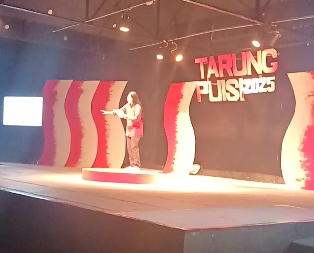 Salah satu peserta Lomba Tarung Puisi di Pontianak. Foto: Dok. Istimewa