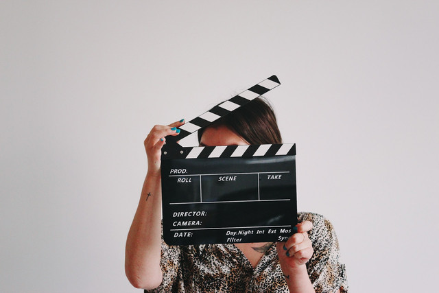 Ilustrasi Cara Daftar Kompetisi Film Vidio. Sumber: Unsplash/Jon Tyson