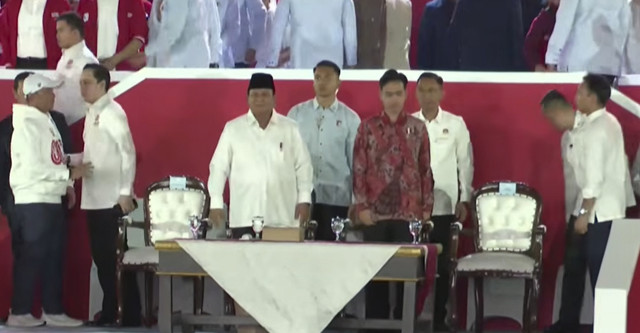Presiden Prabowo Subianto dan Wapres Gibran Rakabuming Raka saat tiba untuk menghadiri Pesta Rakyat di Monas, Jakarta, Minggu (17/8/2025). Foto: Youtube/Sekretariat Presiden
