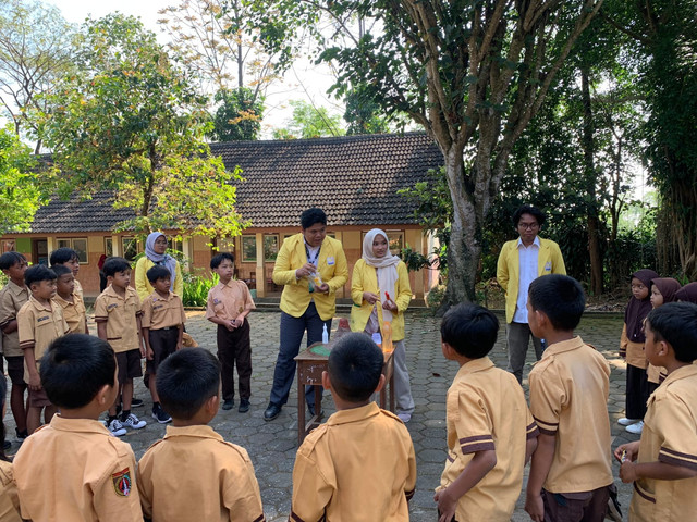 kegiatan simulasi gunung berapi