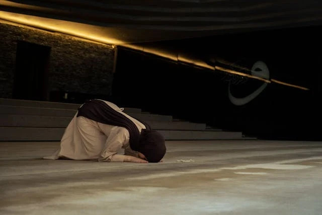 Ilustrasi niat sholat Rebo Wekasan. Foto: Pexels/Zeynep Sude Emek