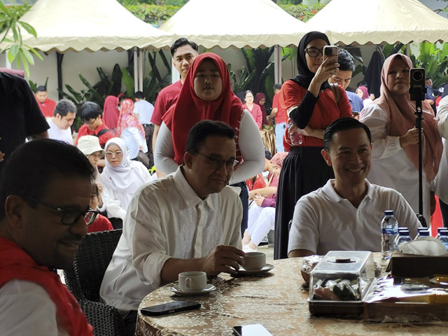 Anies Baswedan dan Tom Lembong saat tasyakur kemerdekaan di Cikeas, Bogor, Senin (18/8/2025). Foto: Rachmadi Rasyad/kumparan