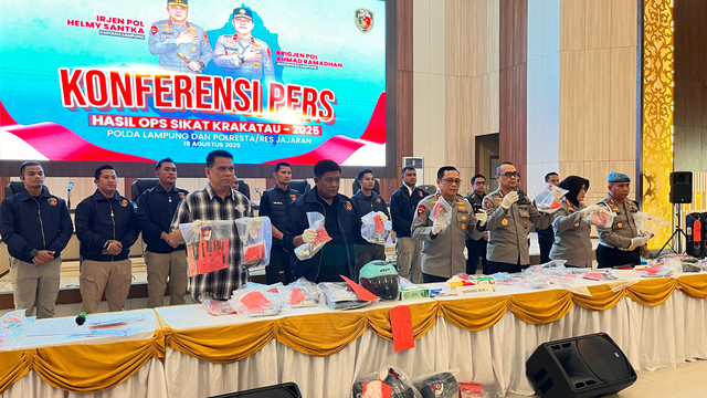 Kapolda Lampung, Irjen Pol Helmy Santika saat konferensi pers. | Foto: Sinta Yuliana/Lampung Geh