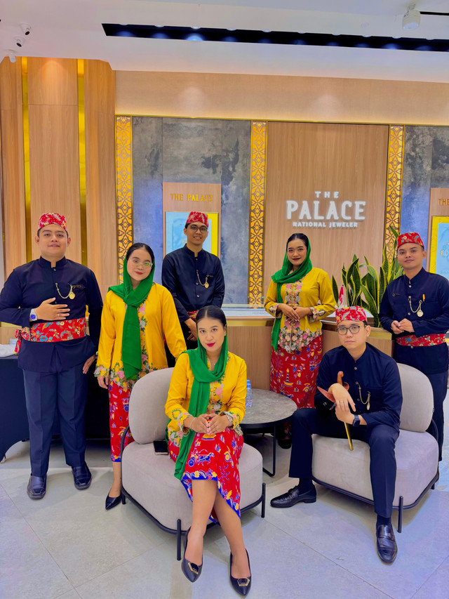 The Palace Jeweler hadirkan kampanye "Bangga BerNusantara" dalam menyambut HUT ke-80 RI dan komitmennya lewat pakaian adat pada tanggal 16-18 Agustus 2025 di seluruh gerai The Palace Jeweler. Foto: Dok. Istimewa