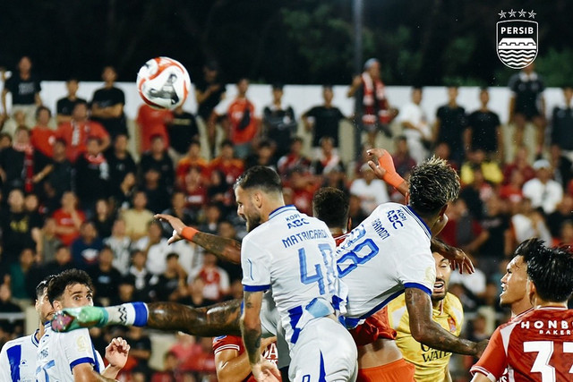 Persijap melawan Persib pada pertandingan Super League di Gelora Bumi Kartini, Jepara, Senin (18/8/2025). Foto: Instagram/@persib