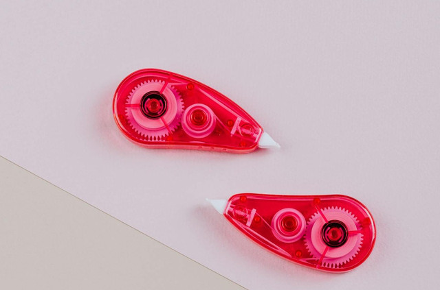 ilustrasi rekomendasi correction tape terbaik - foto: pexels/karolina-grabowska
