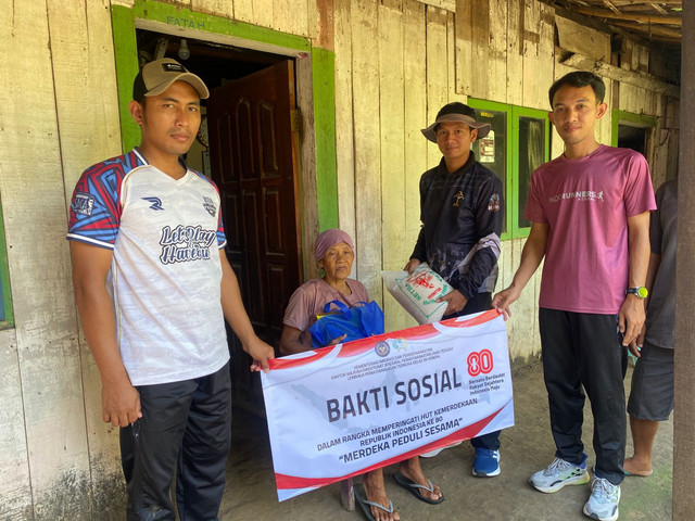 Pemberian Bantuan Sosial Kepada Warga Sekitar Lapas Terbuka Kendal