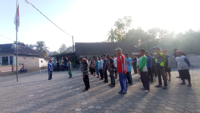 Upacara perayaan di Desa Andongsari Kecamatan Ambulu Kabupeten Jember dilakukan secara sederhana oleh masyarakat. Sumber: Pribadi