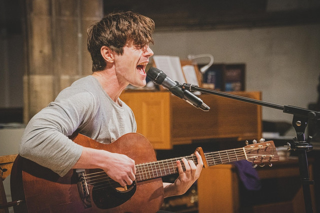 Ilustrasi  Makna Lagu Slide Away Oasis, sumber gambar unsplash/Luke Thornton
