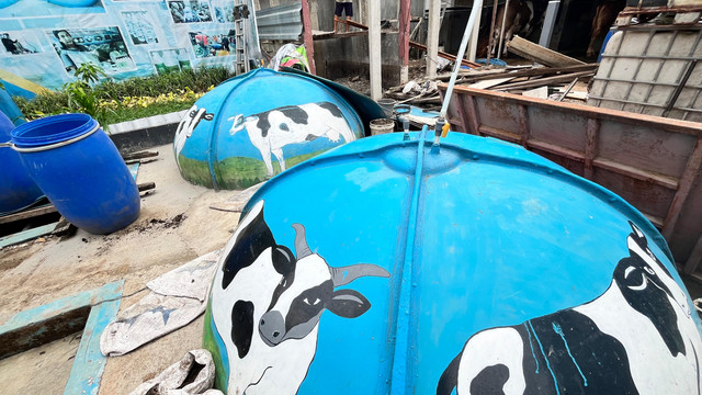 Tungku biodigester untuk mengolah kotoran sapi menjadi biogas di Cikoko Bio Farm Education Al Amin, Pancoran, Jakarta Selatan, Selasa (19/8/2025). Foto: Nasywa Athifah/kumparan