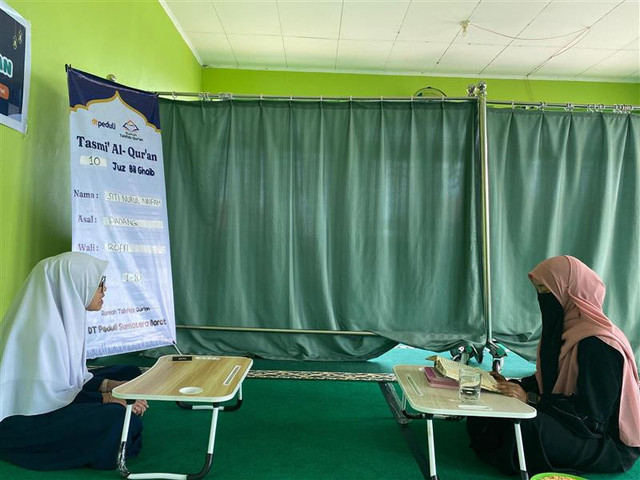 Santri RTQ DT Peduli Sumbar sedang melakukan Tasmi' Bil Ghaib (Sumber : DT Peduli)
