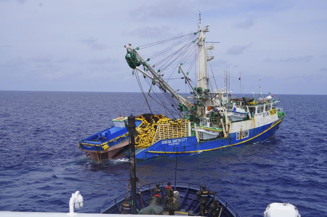 KKP tangkap kapal pencuri ikan dari Filipina. Foto: Dok. KKP
