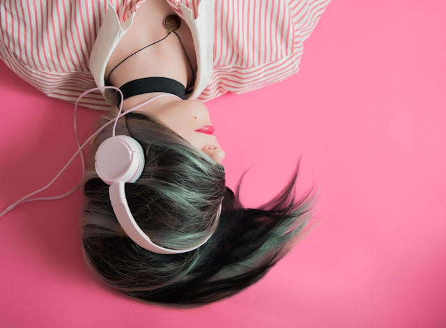 Ilustrasi untuk Lagu tentang Selingkuh. Sumber: Unsplash/Elice Moore