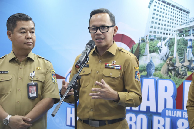 Wamendagri Bima Arya menggelar konferensi pers usai Seminar Nasional bertajuk "Kemendagri Berbakti untuk Negeri" di Gedung Sasana Bhakti Praja (SBP) Kantor Pusat Kemendagri, Jakarta, Selasa (19/8/2025). Foto: Dok. Kemendagri