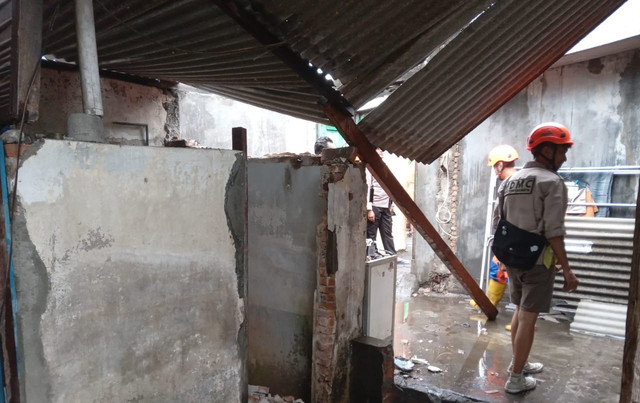 Salah satu rumah di Kota Yogya yang roboh karena hujan deras dan angin kencang, Selasa (19/8). Foto: BPBD Kota Yogya
