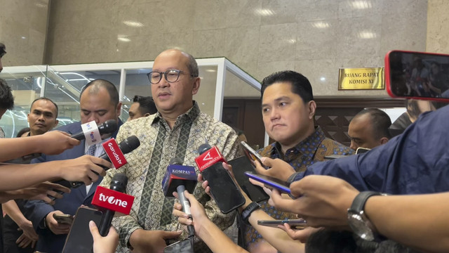 Menteri BUMN Erick Thohir dan CEO Danantara Rosan Roeslani usai Rapat Kerja Komisi XI DPR, Selasa (19/8/2025). Foto: Fariza Rizky Ananda/kumparan