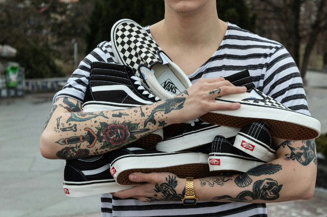 Vans made in China apakah ori. Foto: produk Vans. Sumber: Unplash/Queens