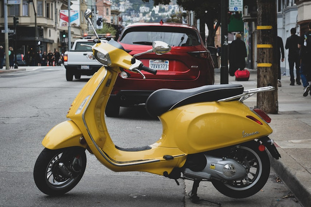 Ilustrasu vespa matic digas mati. Foto: Unsplash/ Koushik Chowdavarapu