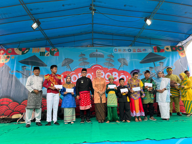 Bupati Kubu Raya saat menghadiri Pekan Raya Robo-robo di Kecamatan Sungai Kakap, Kabupaten Kubu Raya. Foto: Rabiansyah/Hi!Pontianak.