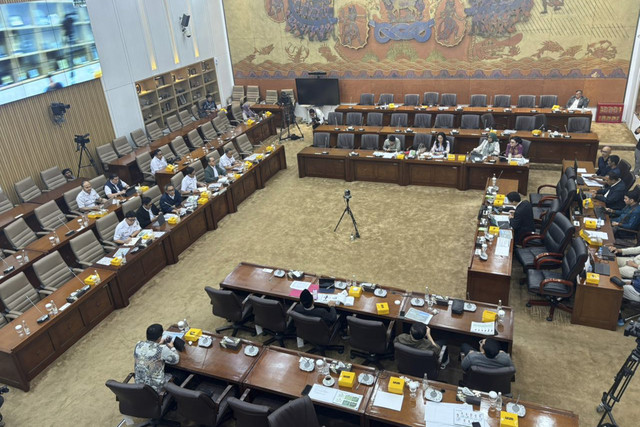 Rapat Kerja Komisi VI DPR RI bersama PT KAI, Rabu (20/8/2025). Foto: Ave Airiza Gunanto/kumparan