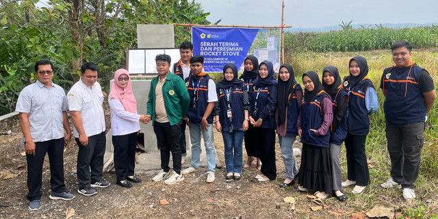 Serah terima dan peresmian rocket stove KKN Universitas Boyolali kepada Pemerintah Desa Ketoyan, Wonosegoro, Boyolali. Foto: Ahmad Bagus Manihtada/kumparan