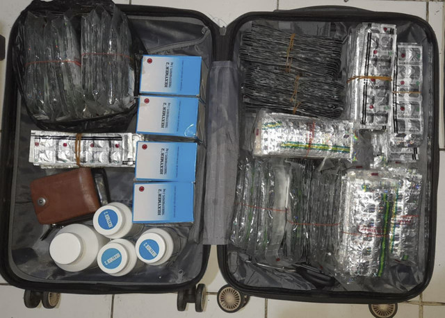 Barang bukti obat ilegal yang disita dari tiga pelaku di Ciputat Timur, Tangerang Selatan. Foto: Dok. Istimewa