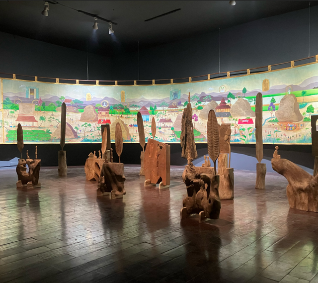 Instalasi karya Faisal Kamandobat berjudul “Endog Jagad: Serat Nubuwat Kiai Jembar Manah”, di ruang pamer ArtJog 2025, Jogja National Museum. Foto: Dok. Istimewa