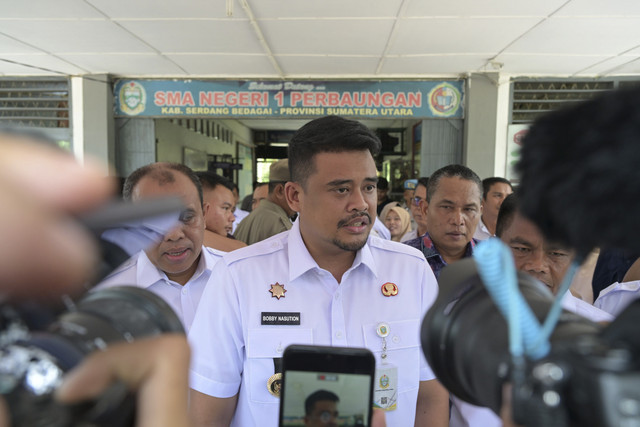 Gubernur Sumatera Utara Bobby Nasution meluncurkan program cek kesehatan gratis (CKG) se-Sumut secara daring di SMAN 1 Perbaungan, Kabupaten Serdang Bedagai. Foto: Dok. Istimewa