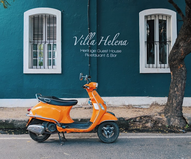 Ilustrasi penyebab Vespa Matic brebet. Foto: Unsplash/ Faris Mohammed