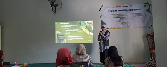 Dosen FT Paparkan Pentingnya Pengelolaan pada Bisnis Hidroponik