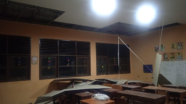 Kerusakan bangunan SDN Kutamaneuh 2, Kecamatan Tegalwaru, Kabupaten Karawang, Jawa Barat, pascagempa 4,7 magnitudo yang berpusat di Kabupaten Bekasi, Rabu (20/8/2025). Foto: Dok. BPBD Kabupaten Karawang