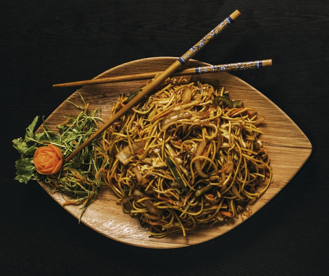 Ciri Khas Mie Gomak (Foto hanya ilustrasi, bukan hidangan sebenarnya) Sumber: unsplash/Orijit Chatterjee