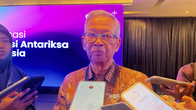 Ketua Umum Asosiasi Antariksa Indonesia (ARIKSA) Adi Rahman Adiwoso saat acara Diskusi Panel di Grand Hyatt, Jakarta Pusat, Kamis (21/8/2025). Foto: Nasywa Athifah/kumparan