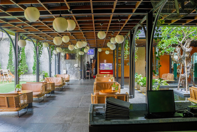 Restoran di Gunung Geulis, foto hanya ilustrasi, bukan tempat sebenarnya: Unsplash/ikhbale