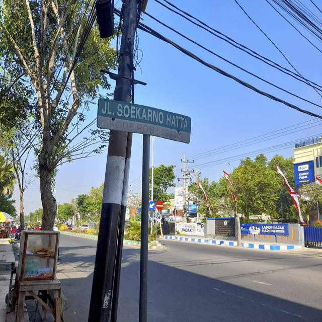 Papan Jalan Soekarno-Hatta di Jawa Timur. Foto: Lukito Aries Wibowo/Shutterstock
