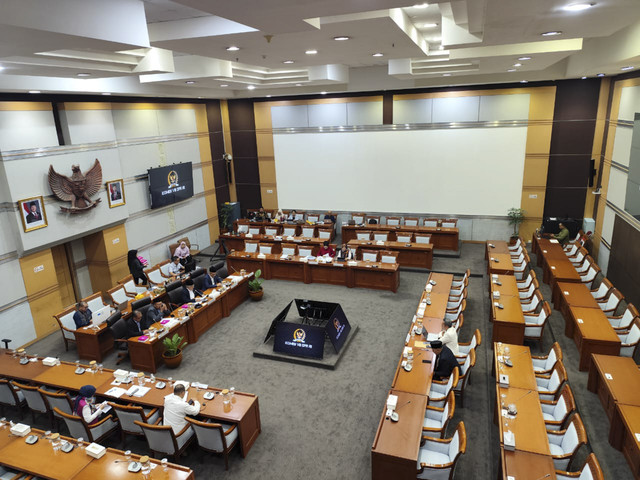 Suasana rapat dengar pendapat Komisi VIII DPR bersama pakar membahas RUU Haji dan Umrah di Kompleks Parlemen Senayan, Jakarta, Kamis (21/5/2025). Foto: Luthfi Humam/kumparan