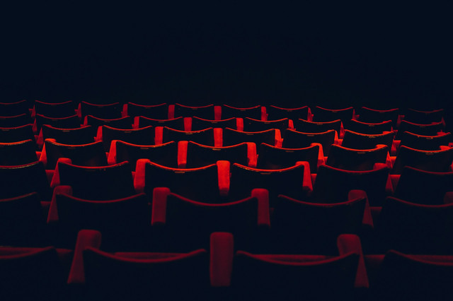Harga Tiket IMAX Summarecon Bekasi. Foto Hanya Ilustrasi, Bukan Sebenarnya. Sumber Unsplash Lloyd Dirks