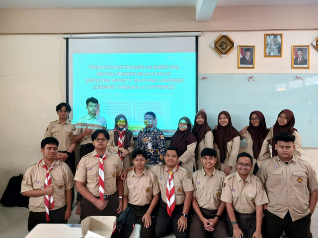 Foto bersama dengan siswa SMA Islam Al-Azhar 15 Semarang - Dokumentasi Pribadi. 