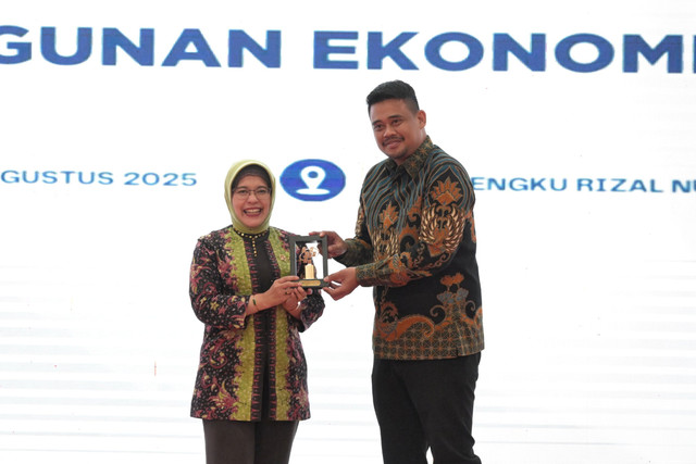 Rapat Koordinasi (Rakor) Pembangunan Ekonomi Makro, Gubernur Bobby Nasution, bersama Badan Pusat Statistik (BPS) dan Perum Bulog, di Aula Tengku Rizal Nurdin, Rumah dinas Gubernur, Jalan Jenderal Sudirman Nomor 41 Medan, Rabu (20/8/2025). Foto: Pemprov Sumut