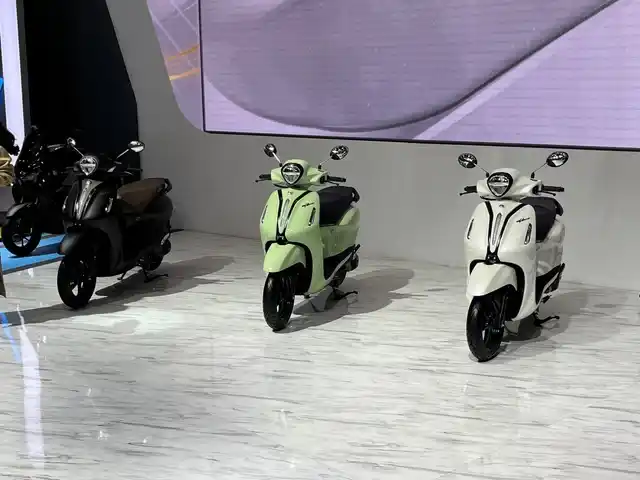 Ilustrasi Cara Isi Bensin Motor Filano, Foto: Syahrul Ghiffari/kumparan